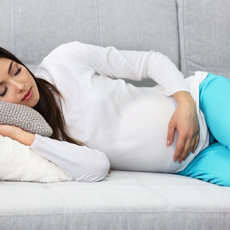 طريقة النوم الصحيحة للحامل في الشهر الثالث