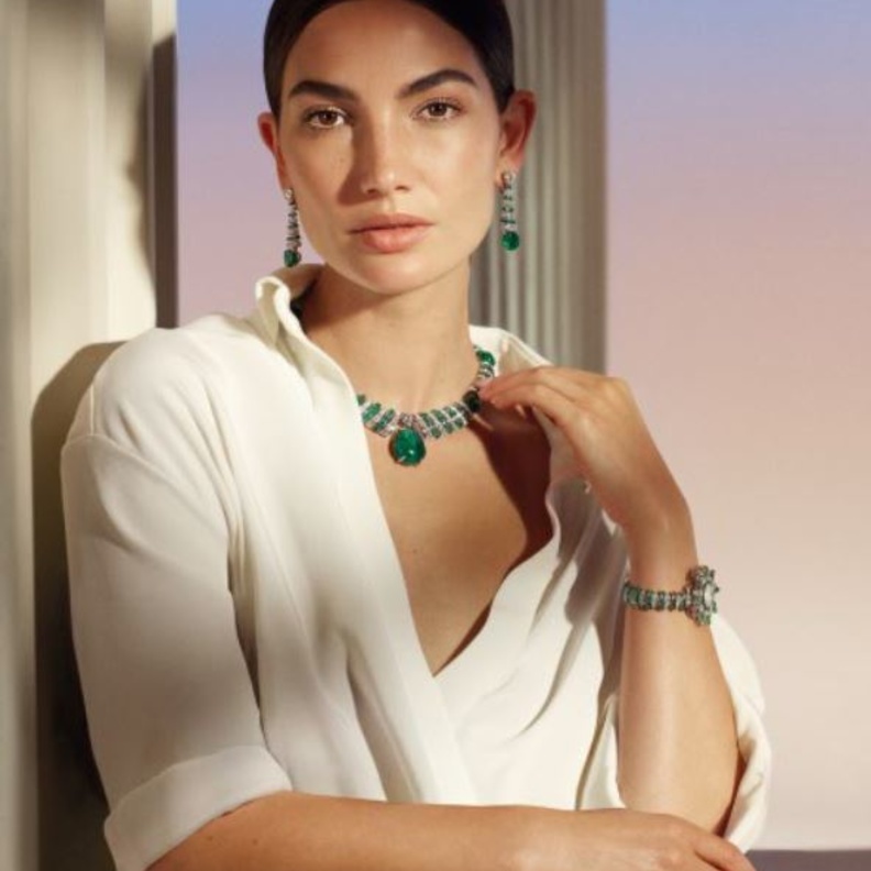 عارضة الأزياء ليلي الدريدج بمجوهرات بولغري Bvlgari