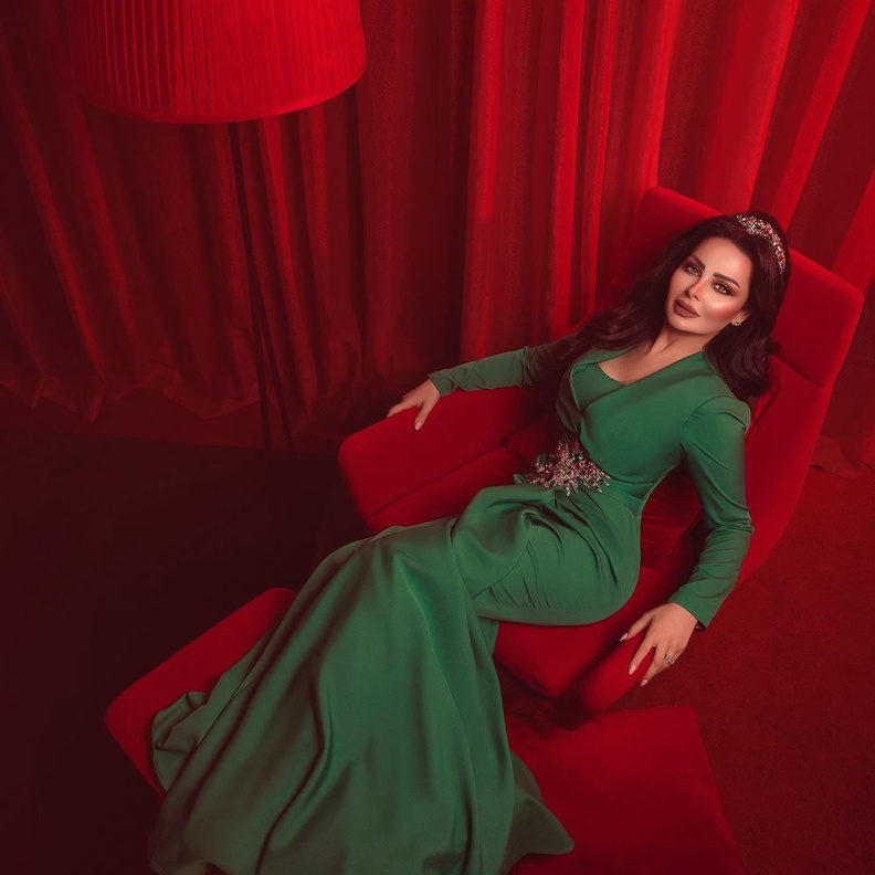 فساتين خطوبة باللون الاخضر انستقرام@dianakarazonw