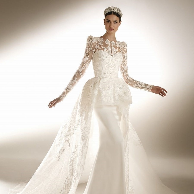 فساتين زفاف ملكية@pronovias