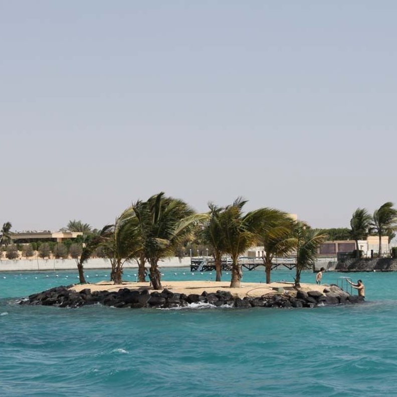 قضاء اليوم على شاطئ سيلفر ساندز SILVER SANDS BEACH في جدة