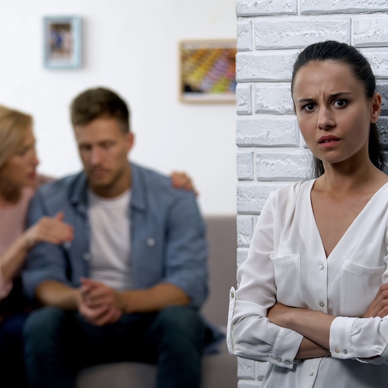 كيفية التعامل مع تدخل الحماة في قرار الإنجاب