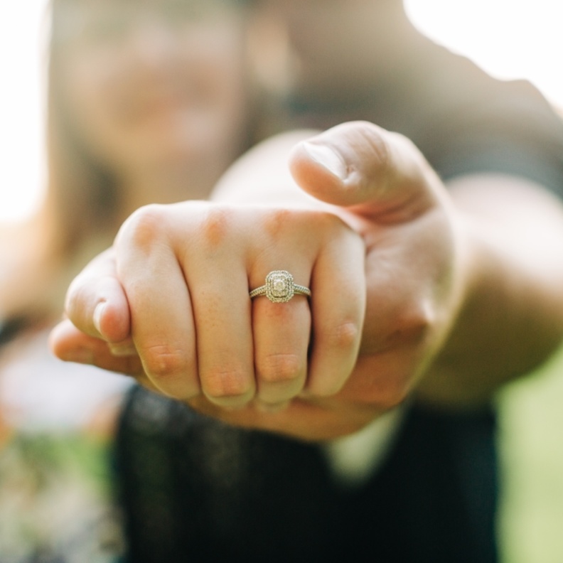 ما هي أهم النصائح التي عليكِ الانتباه عليها لتجنّب أخطاء اختيار خاتم الخطوبة