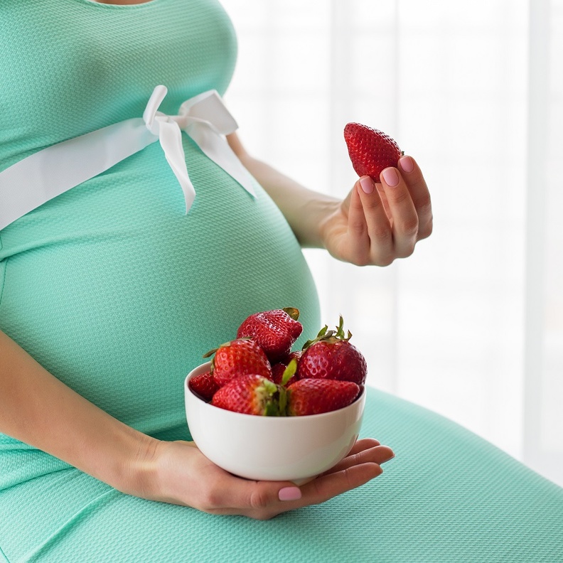 ما هي فوائد الفراولة للحامل وهل هي آمنة على الجنين