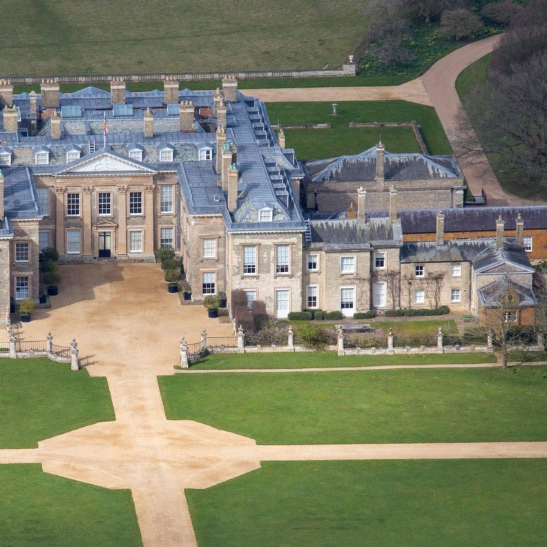 مالك منزل ألثورب حاليا هو تشارلز سبنسر Charles Spencer