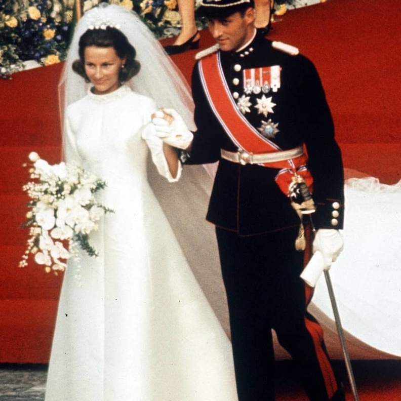 من هي العروس الملكية التي إرتدت فستان زفاف من متجر عادي؟