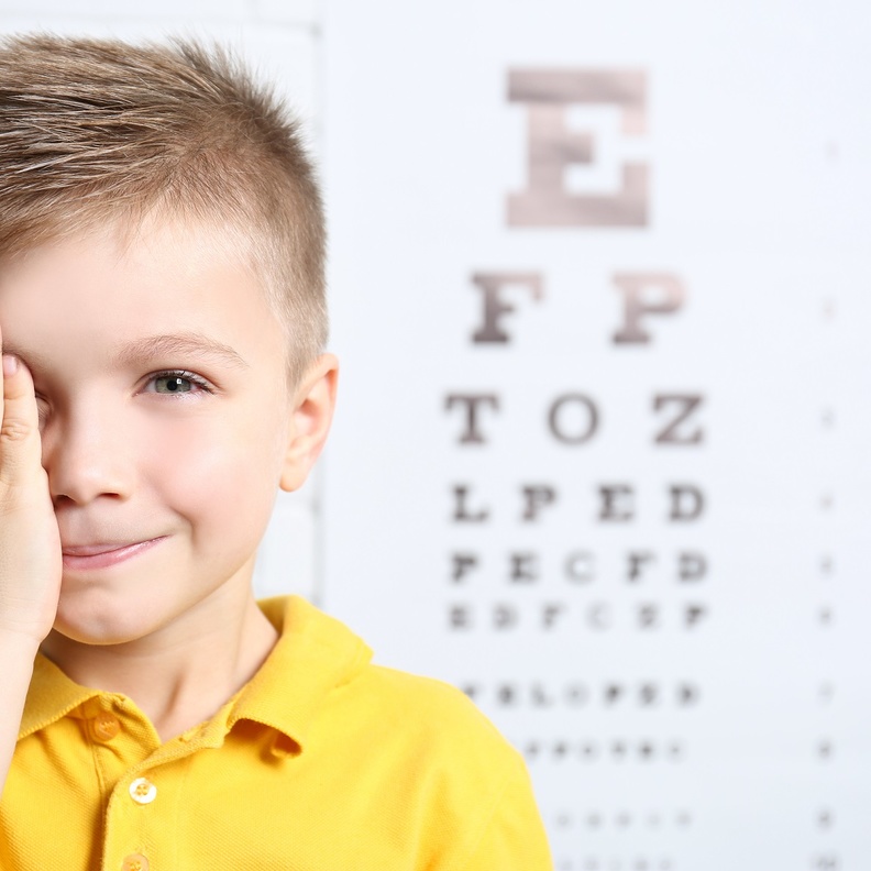 نصائح طبية للعناية بصحة عيون الأطفال