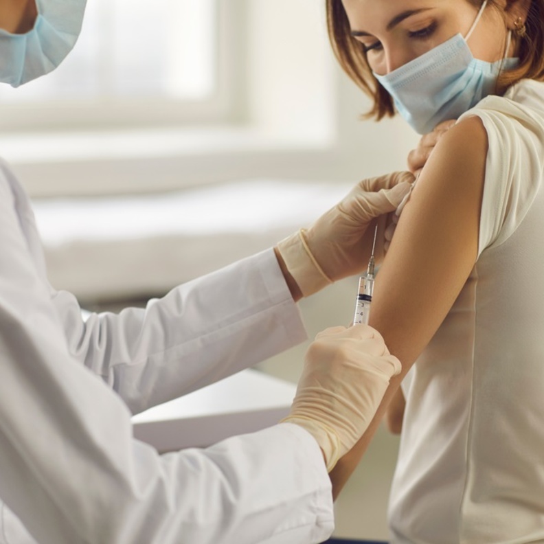 هل ممكن أن نحتاج إلى جرعات سنوية من لقاح فيروس كورونا