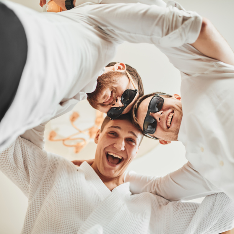 يجب أن يختار العريس مكان الحفل ليكون مرتاحا في هذه الليلة- shuterstock