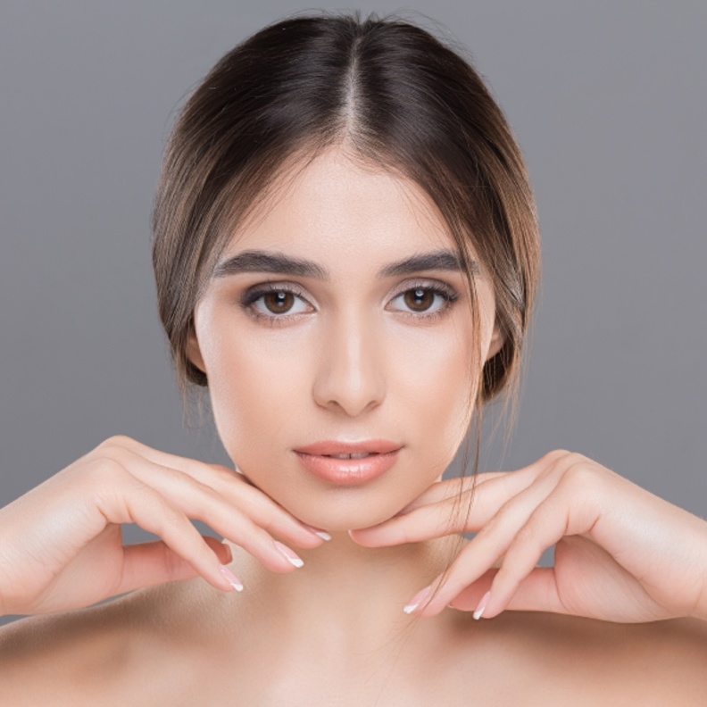 إزالة الذقن المزدوج بالليزر يساعد على التخلص من الدهون الموجودة في الذقن