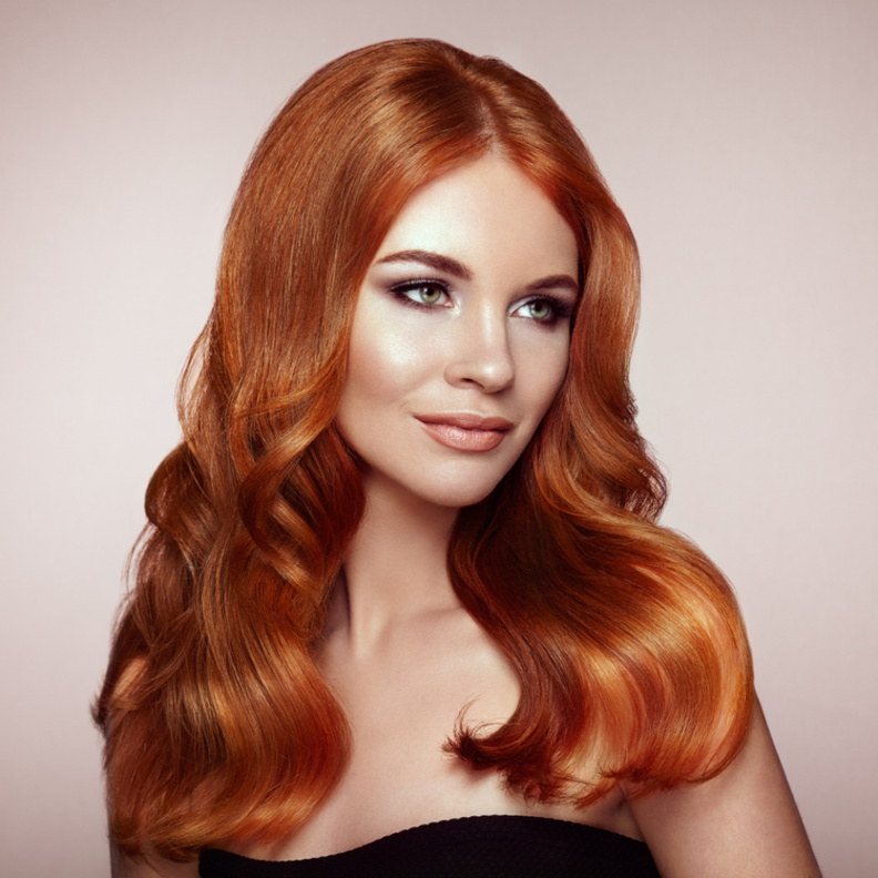 كيفية صبغ الشعر باللون النحاسي في المنزل بالخطوات