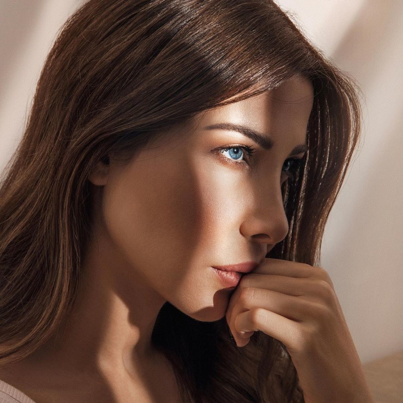 رسمات مكياج ناعمة ومشرقة لصاحبات العيون الزرقاء من وحي نانسي عجرم