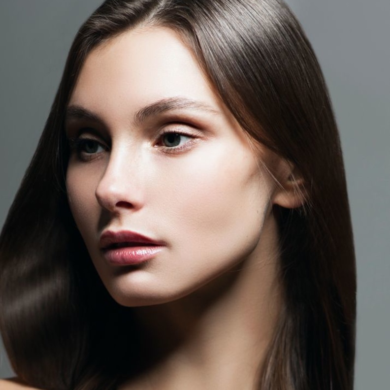 فوائد ماء الورد لتنعيم وترطيب الشعر وأفضل طرق إستخدامه