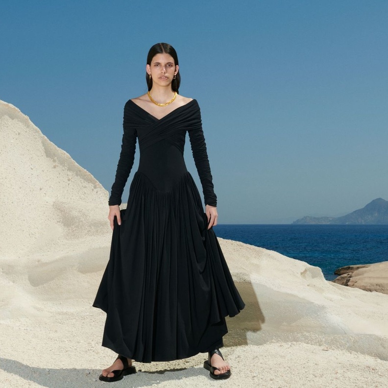 مودرن ريفيري.. تشكيلة هارڤي نيكلز دبي لخريف - شتاء 2021