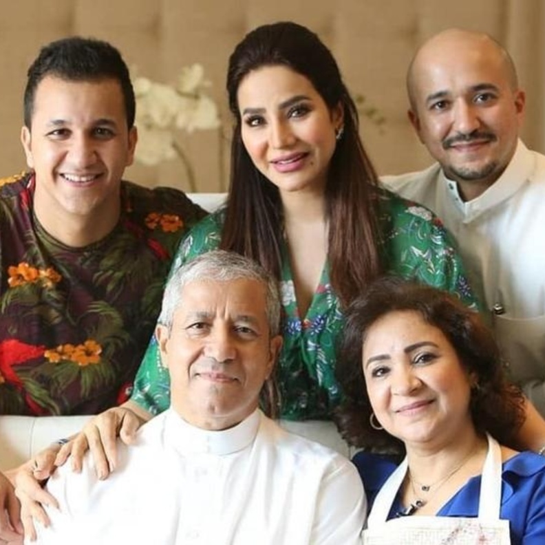 لجين عمران وعائلتها