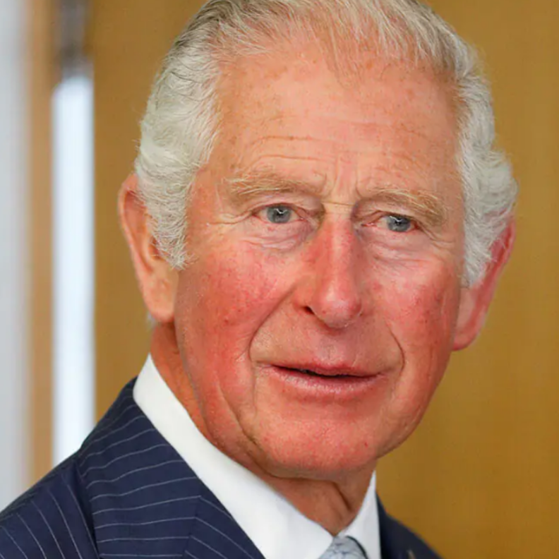 الأمير تشارلز يفاجئ المتنزهين في حدائق كيو