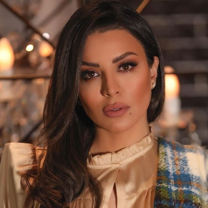 أجمل قصات وتسريحات شعر مستوحاة من أمل بوشوشة لإطلالة جذابة