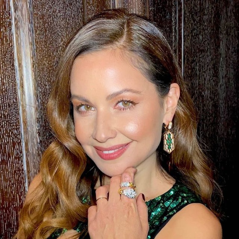 إطلالات جمالية ناعمة من ريا أبي راشد لمناسبة اليوم الوطني السعودي 91