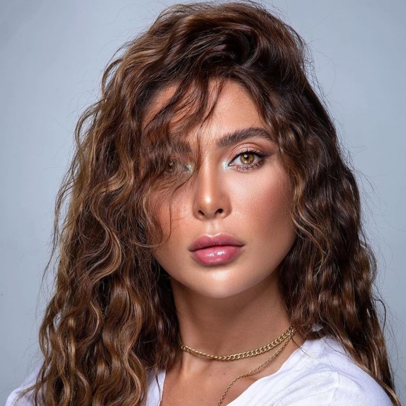 أحدث صيحات جمالية مستوحاة من زوجات النجوم العرب