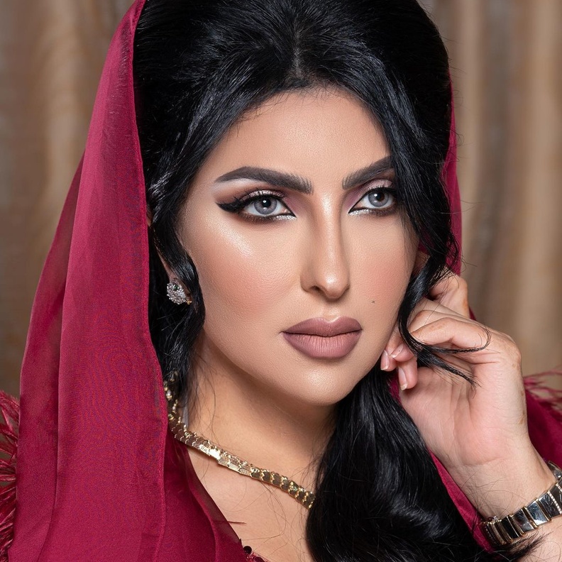 زينب العسكري