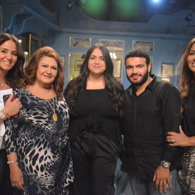 أبناء وأحفاد ميمي جمال- صورة من حساب إسعاد يونس على فيسبوك