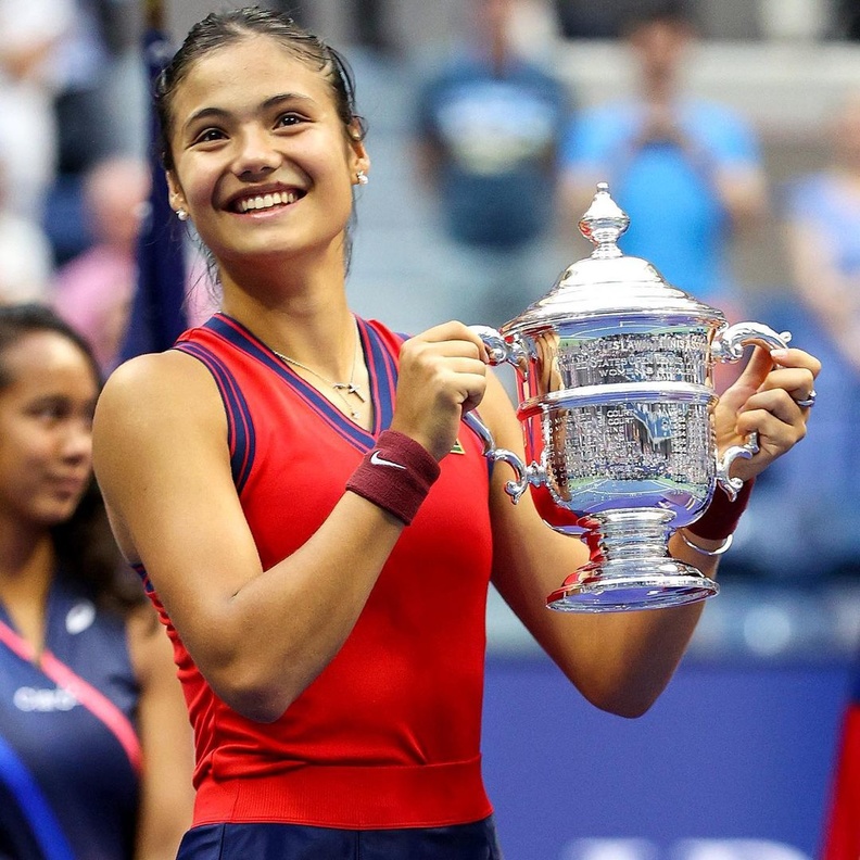 الملكة إليزابيث وكيت ميدلتون تهنئان إيما رادوكانو أول بريطانية تحرز بطولة أمريكا المفتوحة