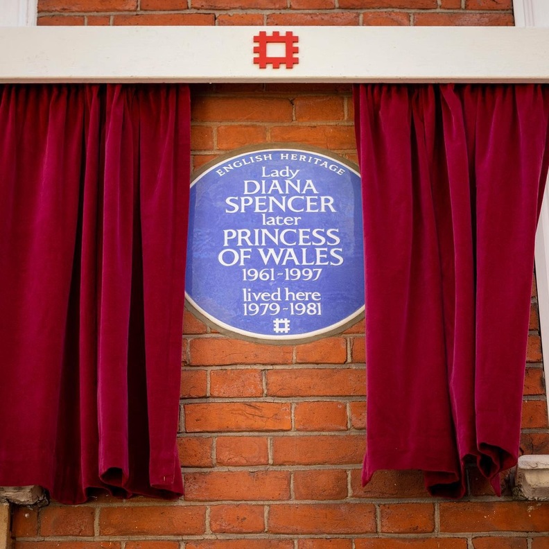 "هنا عاشت ديانا".. لافتة جديدة على شقة أميرة القلوب في لندن تكريما لها