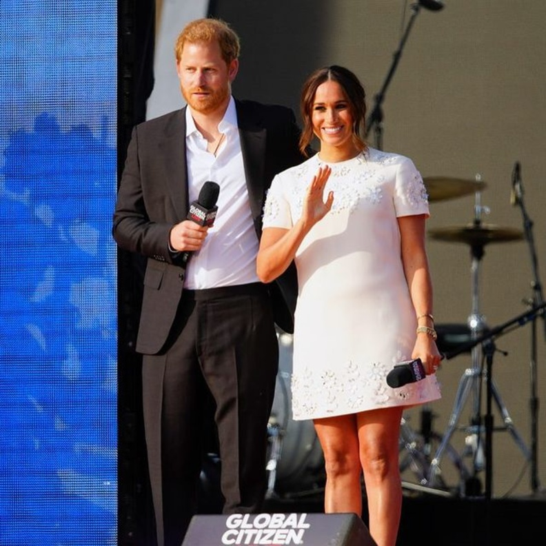 ميغان وهاري ينصحان متابعيهما بالابتعاد "لبعض الوقت" عن شاشات الهواتف والحاسوب