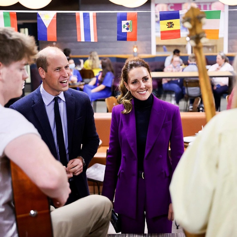 بعد ارتداء ميغان ماركل بدلة ذات لون موحد.. كيت ميدلتون بإطلالة مشابهة.. فمن الأجمل؟