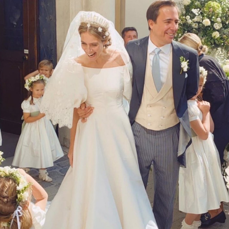  فستان زفاف ماريا أنونشات