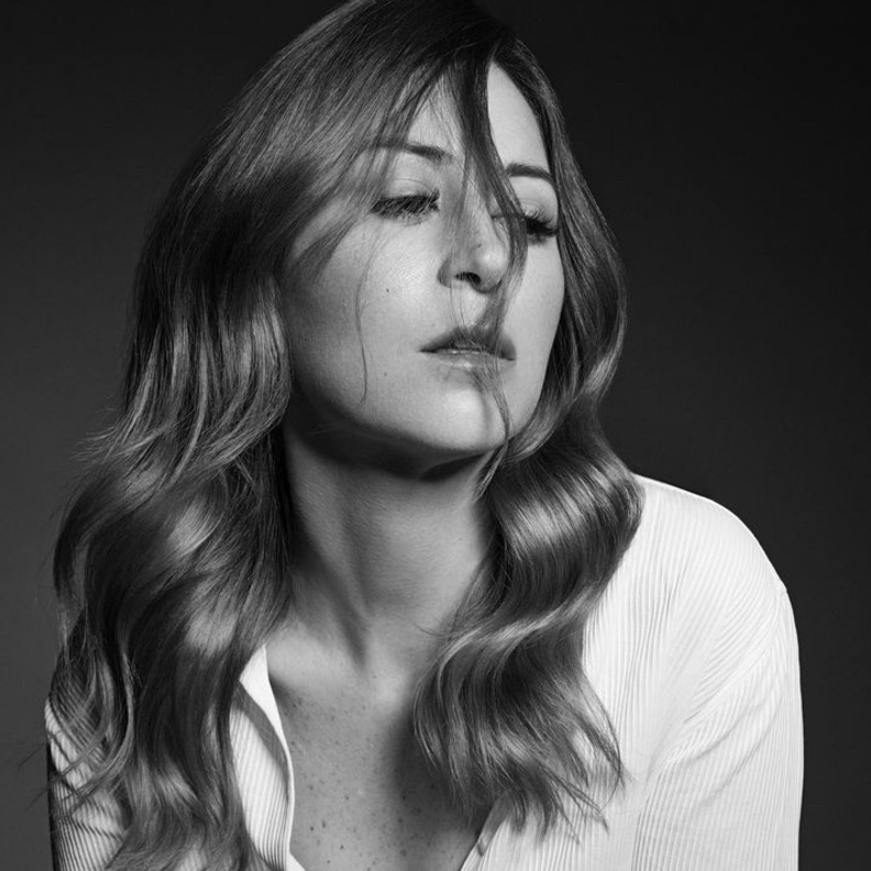 ترشيح منة شلبي لأول مرة لجائزة إيمي عن مسلسلها "في كل أسبوع يوم جمعة"