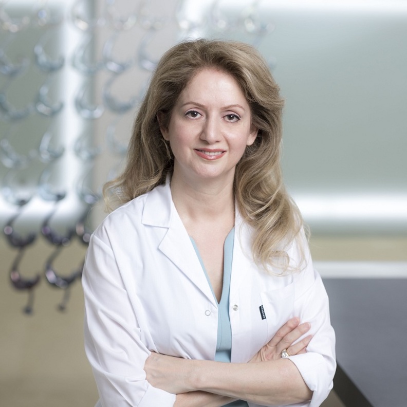 "إيمي ميشكاتي" خبيرة علاج تساقط الشعر وترميمه