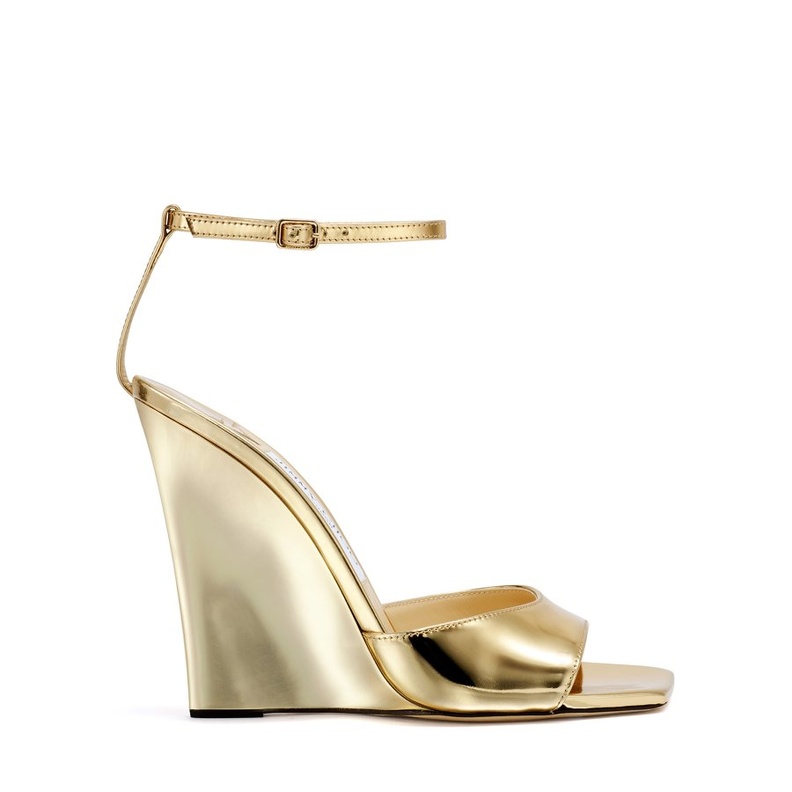 مجموعة ربيع 2022 للمرأة المنطلقة الأنيقة