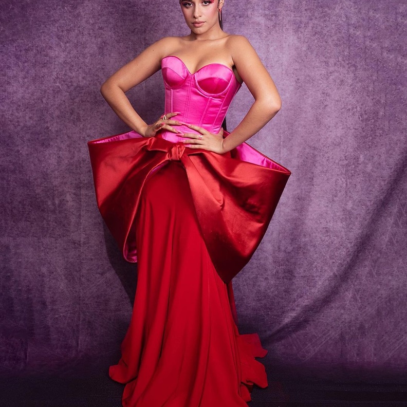 Camila Cabello تألقت بتصميم Alexis Mabile من مجموعة خريف وشتاء 2021