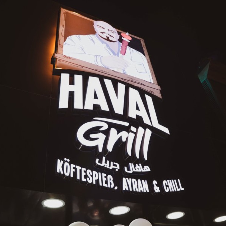 أول سلسلة للمطعم الألماني هافال جريل في شارع الجميرا