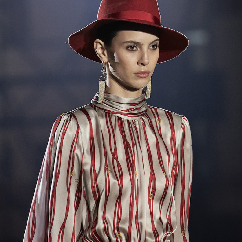 قبّعة خريفية مميّزة باللون الأسود الكلاسيكي من Asian Fashion Collective  