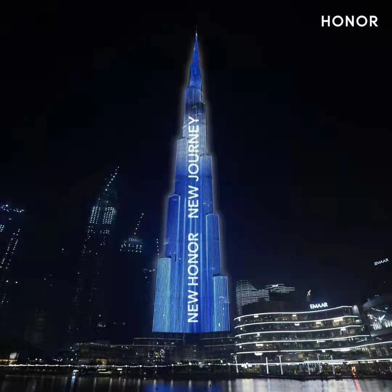HONOR تُضيء برج خليفة في دبي إعلاناً لبدء رحلتها الجديدة!