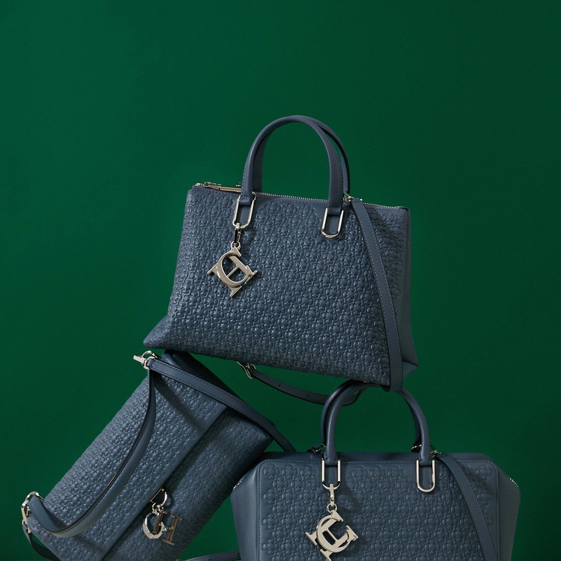 حصريًا لمجلة "هي"  CH Carolina Herrera تكشف عن مجموعتها الخاصة باليوم الوطني السعودي