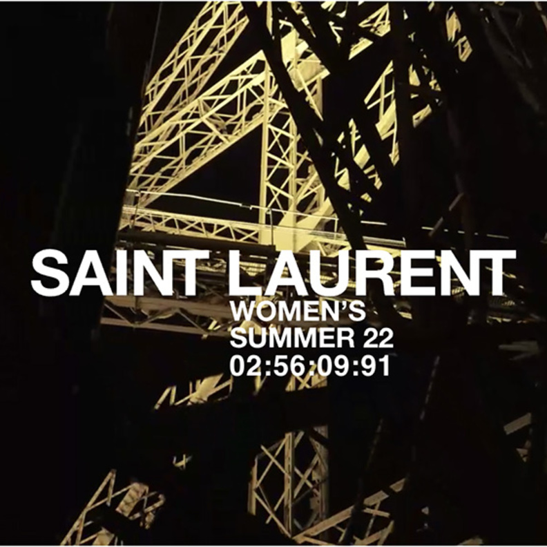 بث مباشر لعرض أزياء SAINT LAURENT من باريس لربيع صيف 2022