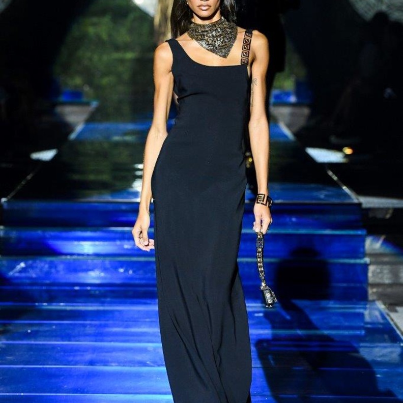 عرض أزياء Fendace يجمع بين فندي وفرزاتشي