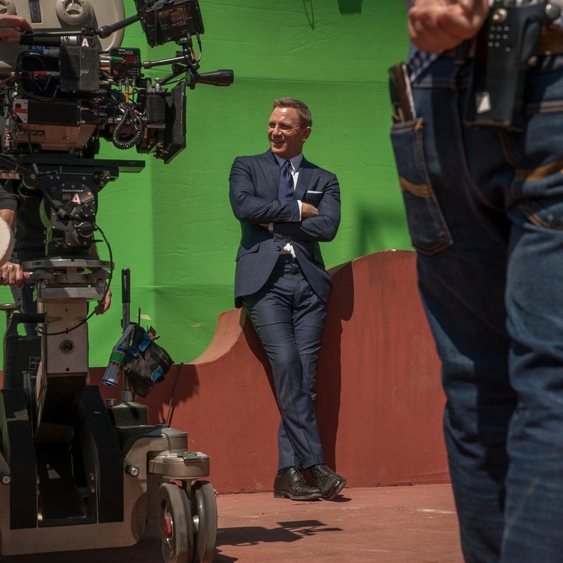 النجم دانيال كريغ أثناء كواليس الفيلم الوثائقي "Being James Bond"