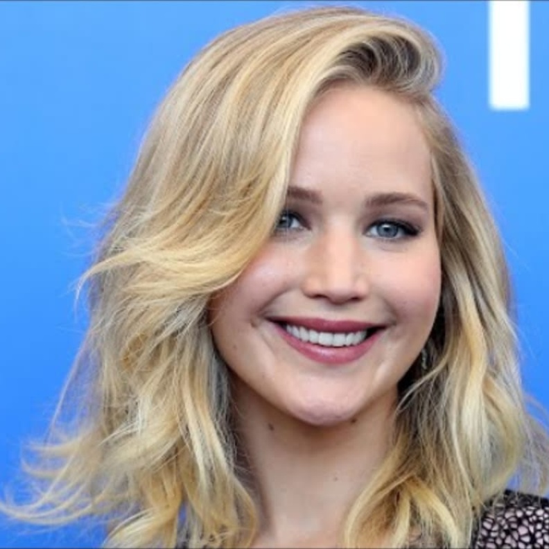 جينيفر لورانس_ الصورة من قناة Access على يوتيوب