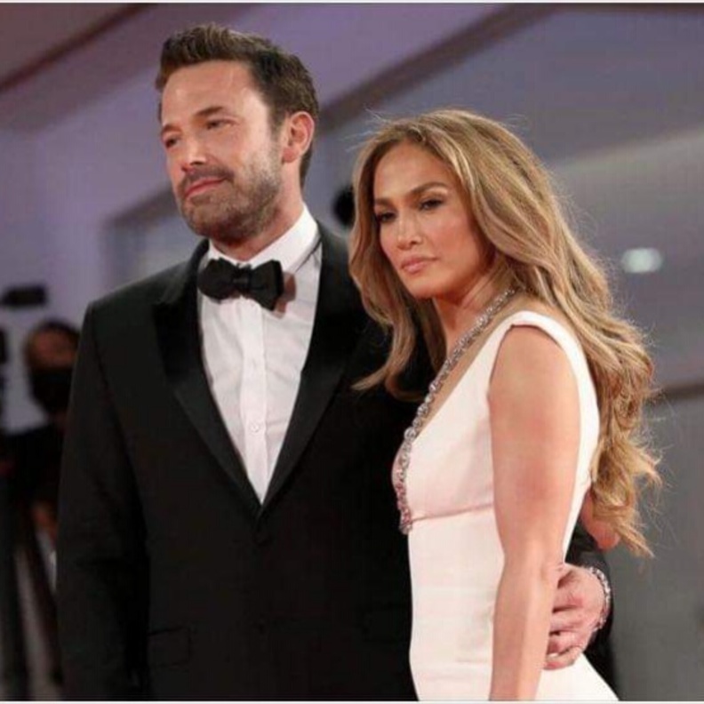 بن أفليك وجينيفر لوبيز يتألقان على السجادة الحمراء