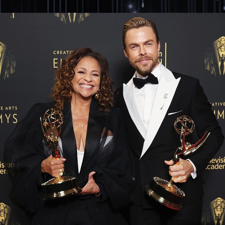 نتفليكس تتصدر قائمة الفائزين في حفل Emmy 2021