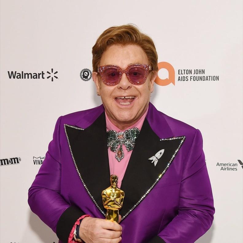 إلتون جون يخضع لعملية جراحية