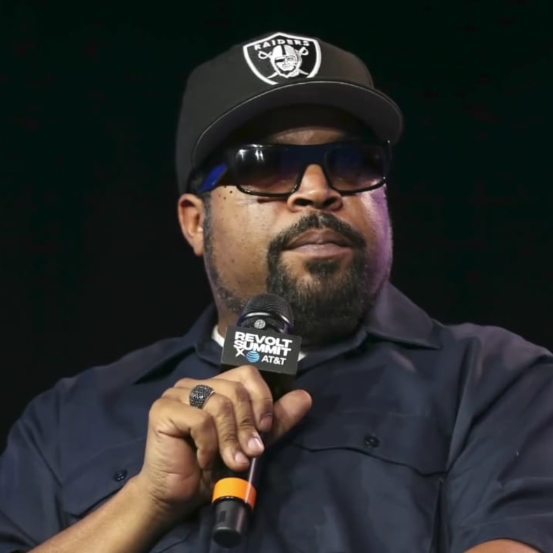 وفاة الممثل الكوميدي أنتوني جونسون عن عمر 55 عامًا