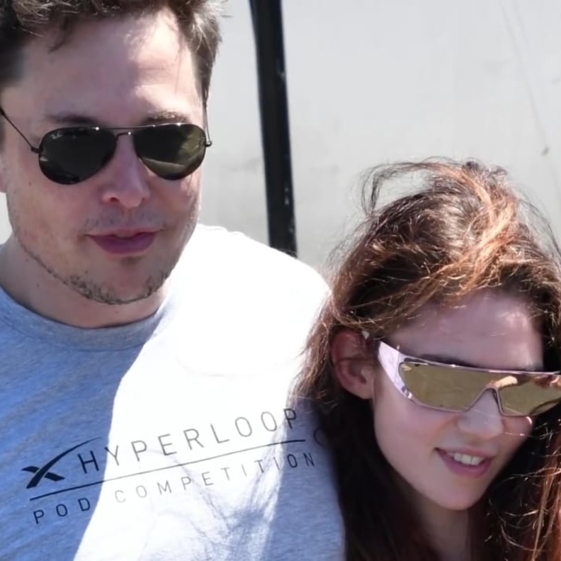 نفصال إيلون ماسك و غرايمس بعد 3 سنوات من المواعدة