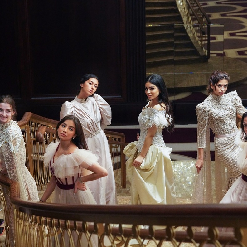 بتقنية " "Fashtology عرض أزياء المصممة السعودية هلا العيطة يخطف الأنظار في جدة