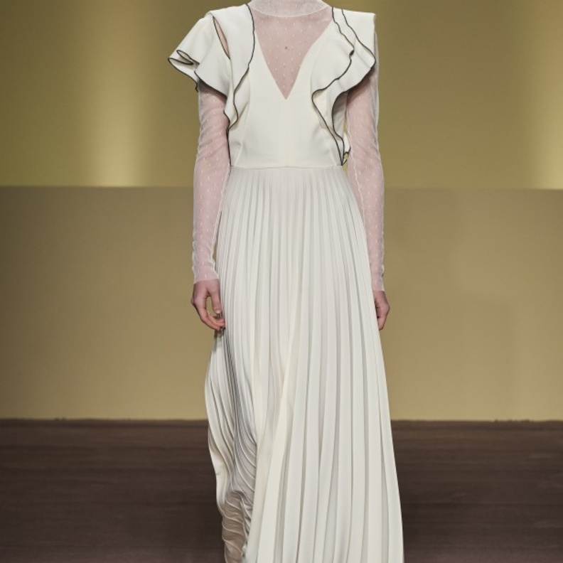 أفكار لتنسيق التنورة البليسيه للحوامل