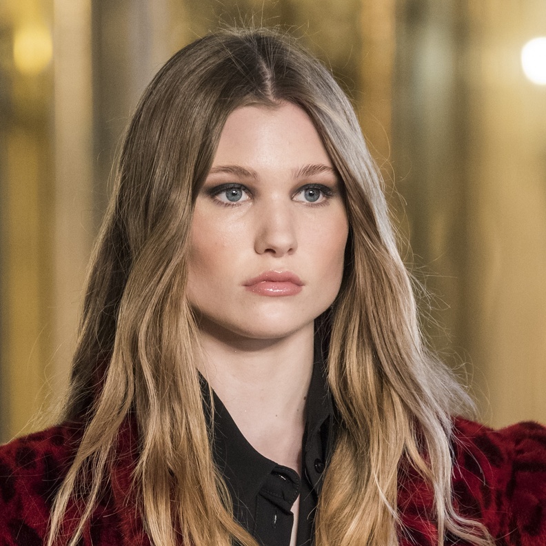 أهم خطوات العناية بالشعر وأبرز المستحضرات المطلوبة في خريف 2021